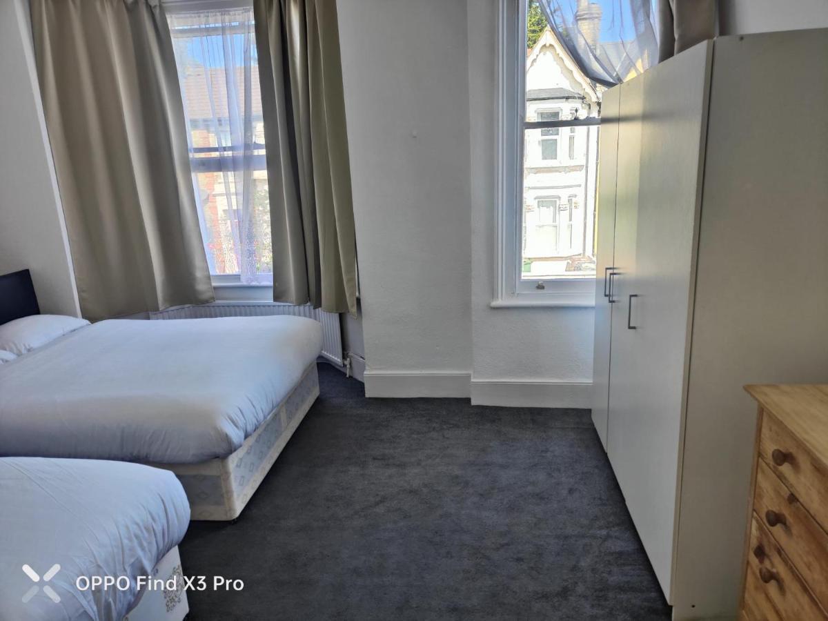 East London 2 Bedroom Apartment Londres Exterior foto
